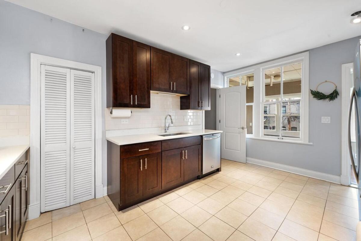 Stylish 2Br Urban Retreat In River West Chicago Exterior photo
